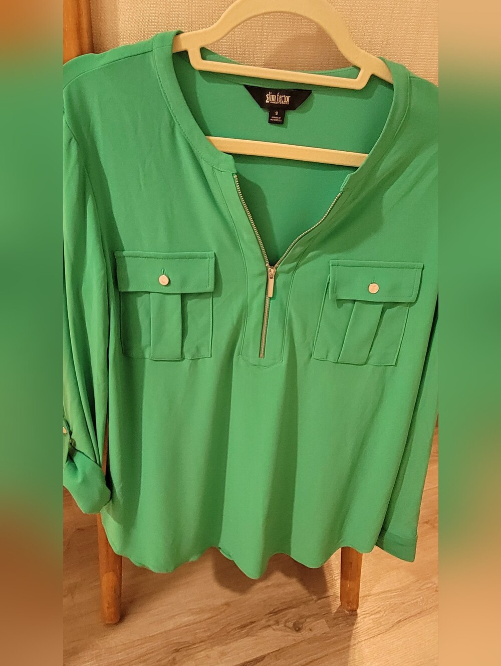 Slim Factor Women's Top Green Size S Long Sleeve Zipper V Neck Business Chic